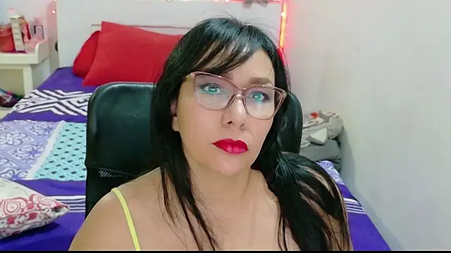 Snapshot of hottplay chatting on May 17, 7:43 pm hottplay online show from May 17, 7:43 pm