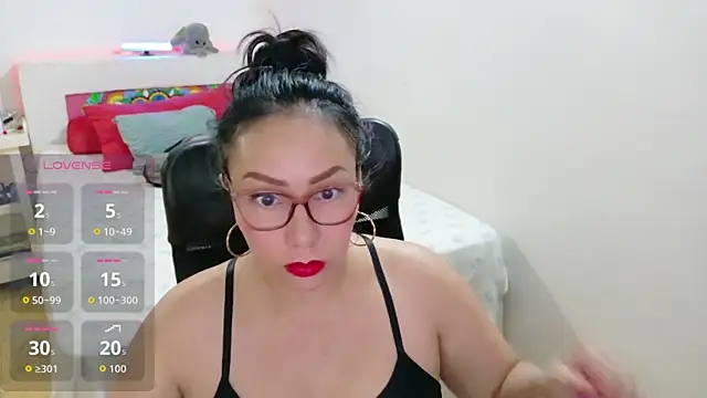 Snapshot of hottplay chatting on May 22, 9:53 pm hottplay online show from May 22, 9:53 pm