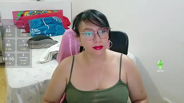 Snapshot of hottplay chatting on May 30, 3:03 am hottplay online show from May 30, 3:03 am
