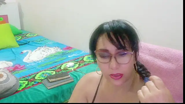 Snapshot of hottplay chatting on July 16, 4:07 am hottplay online show from July 16, 4:07 am