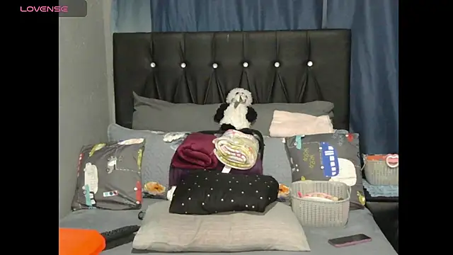 caramelbooty69 online show from October 31, 5:47 pm