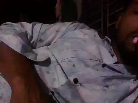 Snapshot of chittagong77 chatting on December 14, 12:32 pm chittagong77 online show from December 14, 12:32 pm