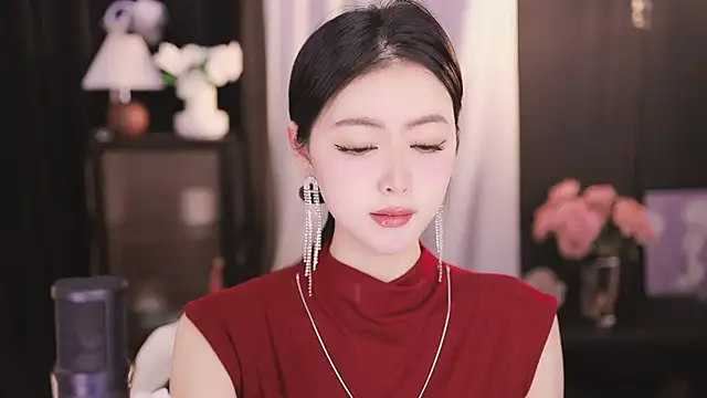 Ocean--Lili online show from December 31, 12:15 pm
