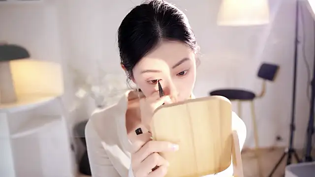 Ocean--Lili online show from February 10, 2:10 pm