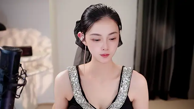 Ocean--Lili online show from June 14, 2:08 pm