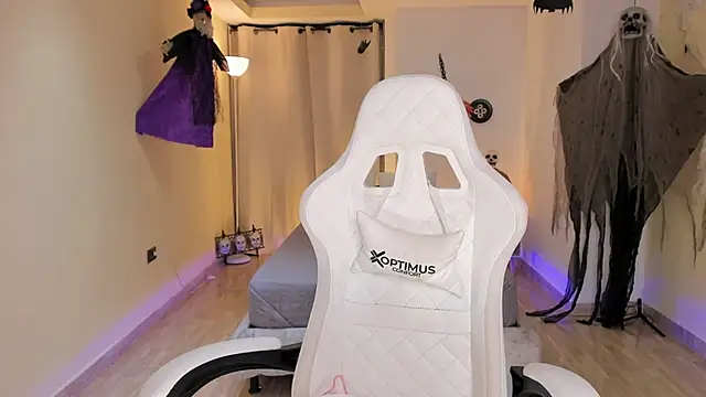 carleee winter online show from October 16, 1:28 am