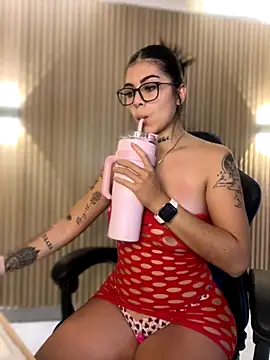 Snapshot of Sarasanders_4 chatting on October 4, 3:59 am Sarasanders 4 online show from October 4, 3:59 am