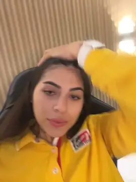 Snapshot of Sarasanders_4 chatting on October 11, 4:12 am Sarasanders 4 online show from October 11, 4:12 am