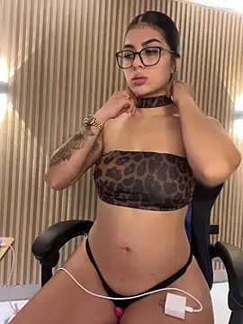 Snapshot of Sarasanders_4 chatting on October 22, 2:56 am Sarasanders 4 online show from October 22, 2:56 am