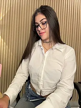 Snapshot of Sarasanders_4 chatting on November 10, 3:16 am Sarasanders 4 online show from November 10, 3:16 am