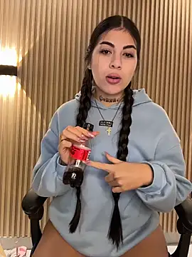 Snapshot of Sarasanders_4 chatting on December 3, 5:04 am Sarasanders 4 online show from December 3, 5:04 am