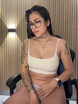 Snapshot of Sarasanders_4 chatting on February 17, 4:31 am Sarasanders 4 online show from February 17, 4:31 am