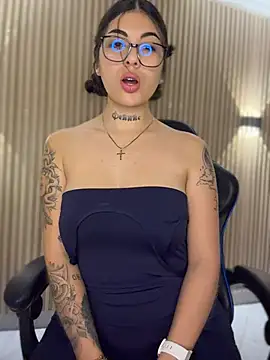 Snapshot of Sarasanders_4 chatting on February 18, 3:46 am Sarasanders 4 online show from February 18, 3:46 am