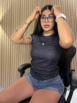 Snapshot of Sarasanders_4 chatting on March 11, 1:33 am Sarasanders 4 online show from March 11, 1:33 am