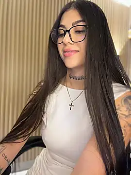 Snapshot of Sarasanders_4 chatting on March 31, 2:46 am Sarasanders 4 online show from March 31, 2:46 am