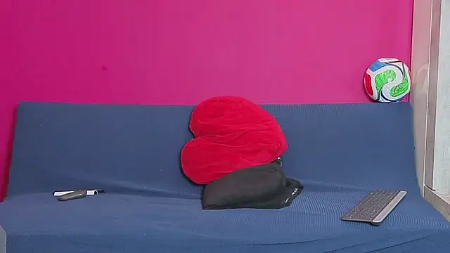 Young Strawberryy online show from June 13, 9:29 am