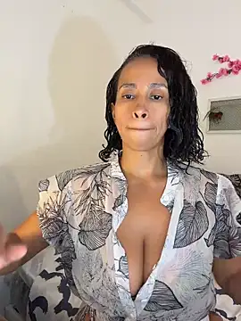 Snapshot of ThaliaGomex chatting on June 6, 12:27 am ThaliaGomex online show from June 6, 12:27 am