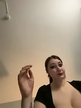 Snapshot of Snowbunnycake_131 chatting on October 29, 10:11 pm Snowbunnycake 131 online show from October 29, 10:11 pm