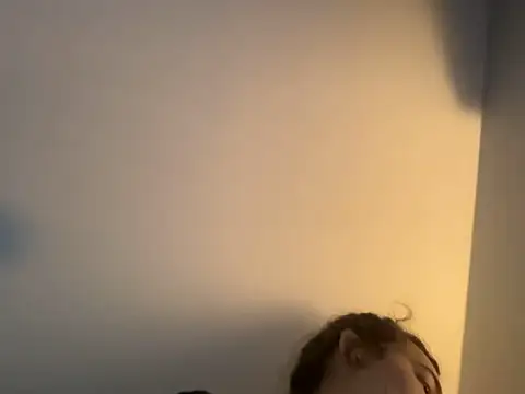 Snapshot of Snowbunnycake_131 chatting on November 6, 12:06 pm Snowbunnycake 131 online show from November 6, 12:06 pm