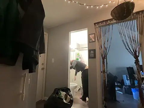 Snapshot of Snowbunnycake_131 chatting on November 11, 11:27 pm Snowbunnycake 131 online show from November 11, 11:27 pm