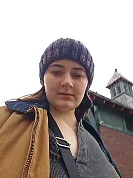 Snapshot of Snowbunnycake_131 chatting on November 13, 1:43 pm Snowbunnycake 131 online show from November 13, 1:43 pm