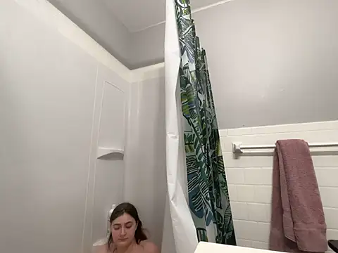 Snapshot of Snowbunnycake_131 chatting on November 21, 2:16 pm Snowbunnycake 131 online show from November 21, 2:16 pm