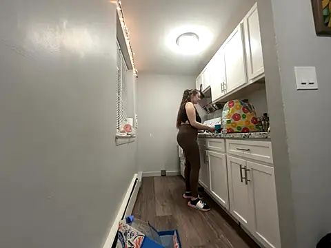 Snapshot of Snowbunnycake_131 chatting on November 22, 2:43 am Snowbunnycake 131 online show from November 22, 2:43 am