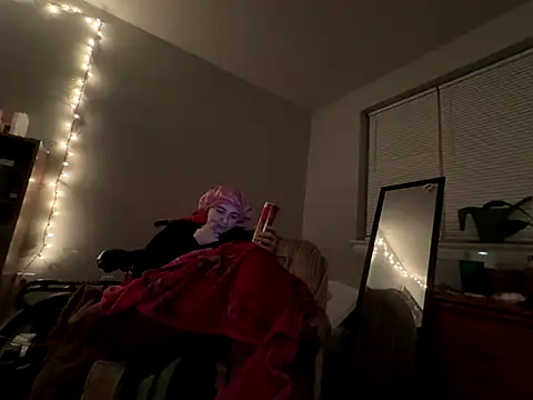 Snapshot of Snowbunnycake_131 chatting on November 23, 11:15 pm Snowbunnycake 131 online show from November 23, 11:15 pm