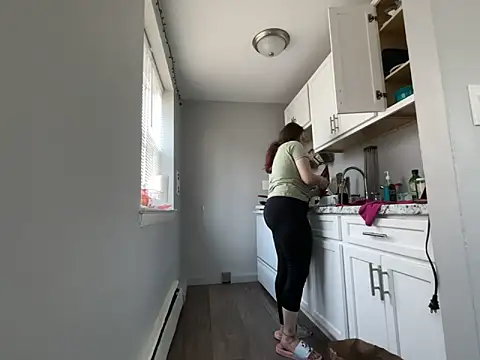 Snapshot of Snowbunnycake_131 chatting on November 24, 8:19 pm Snowbunnycake 131 online show from November 24, 8:19 pm