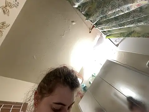 Snapshot of Snowbunnycake_131 chatting on November 27, 10:28 am Snowbunnycake 131 online show from November 27, 10:28 am