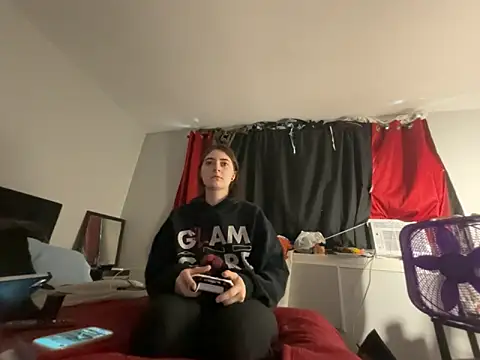 Snowbunnycake 131 online show from April 28, 2:33 pm