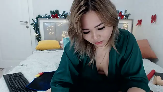 viki lizzi online show from January 15, 7:15 am