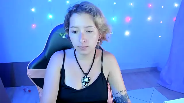 Snapshot of Ginger_Sweetty chatting on December 15, 12:40 am Ginger Sweetty online show from December 15, 12:40 am