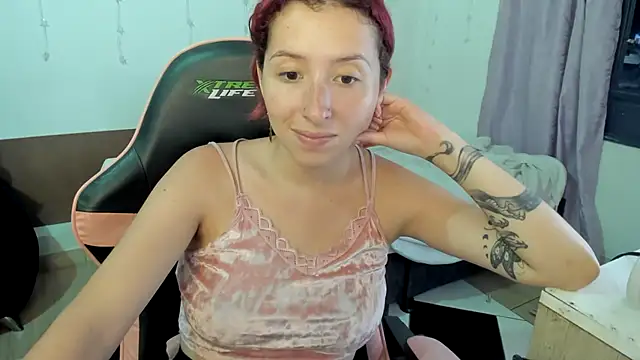 Snapshot of Ginger_Sweetty chatting on February 7, 1:36 am Ginger Sweetty online show from February 7, 1:36 am