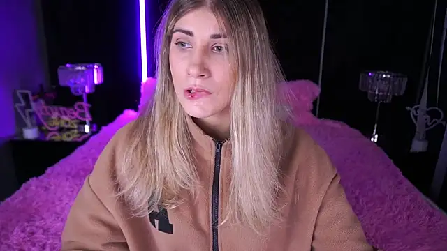 CassandraGood online show from December 6, 8:05 am