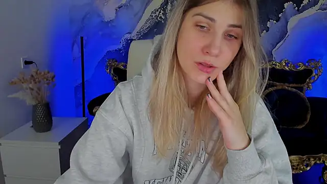 CassandraGood online show from February 11, 7:44 am