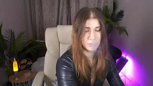 CassandraGood online show from March 15, 7:03 am