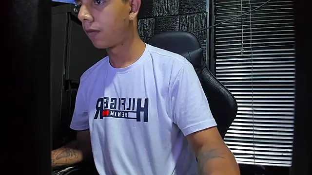 boy bigcock24cm online show from June 11, 1:05 am