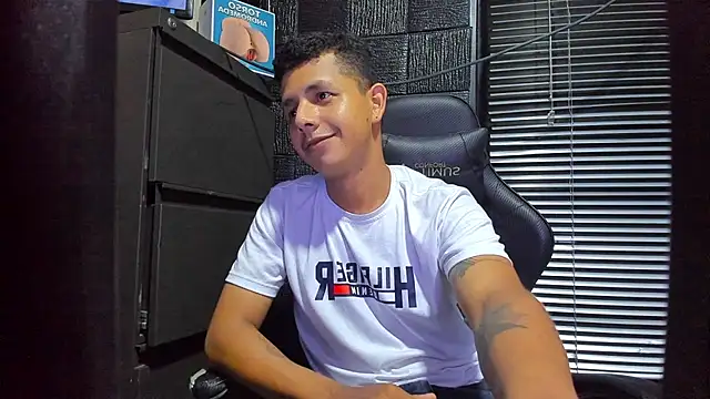 boy bigcock24cm online show from June 11, 2:53 am