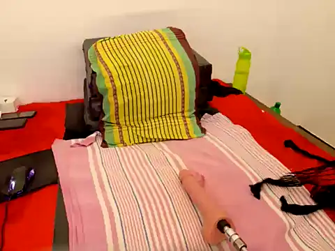 Snapshot of Suzzy-SL chatting on September 19, 2:35 am Suzzy-SL online show from September 19, 2:35 am