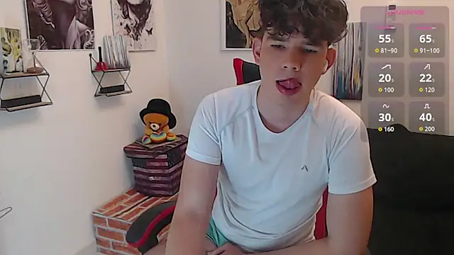 Snapshot of Oliverboy- chatting on June 14, 2:24 am Oliverboy- online show from June 14, 2:24 am