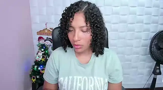 Snapshot of DannaBerry chatting on December 5, 3:06 pm DannaBerry online show from December 5, 3:06 pm