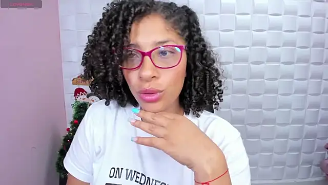 Snapshot of DannaBerry chatting on December 17, 1:16 pm DannaBerry online show from December 17, 1:16 pm