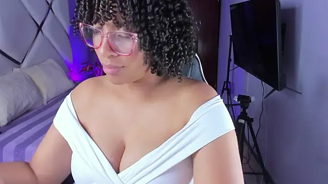 Snapshot of DannaBerry chatting on October 1, 8:15 pm DannaBerry online show from October 1, 8:15 pm