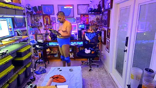 Snapshot of Briefs_bud chatting on December 22, 2:39 am Briefs bud online show from December 22, 2:39 am