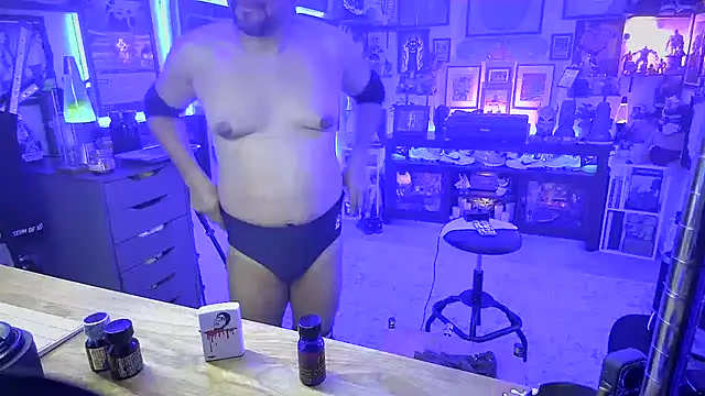 Snapshot of Briefs_bud chatting on February 16, 1:03 am Briefs bud online show from February 16, 1:03 am