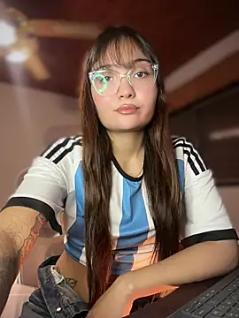 LunaXuan online show from June 27, 10:59 pm