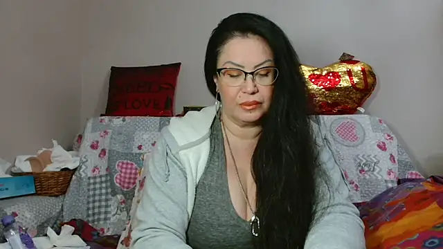 x  KHALEESI  x online show from December 9, 1:07 am