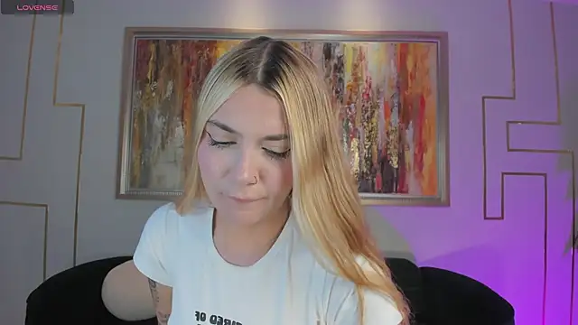 NiaHolland online show from February 22, 11:47 pm