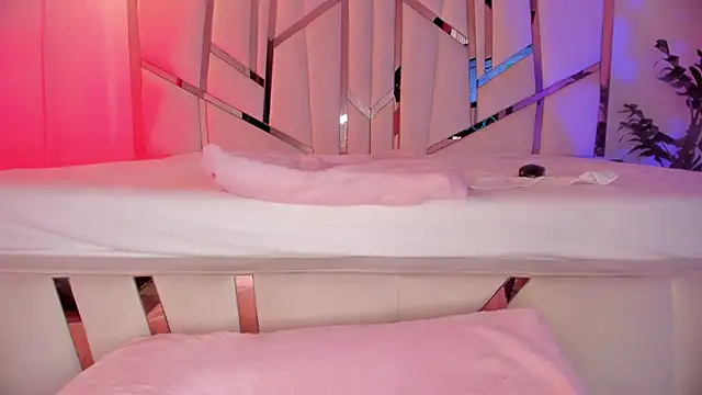 hot booty  online show from June 18, 9:52 pm